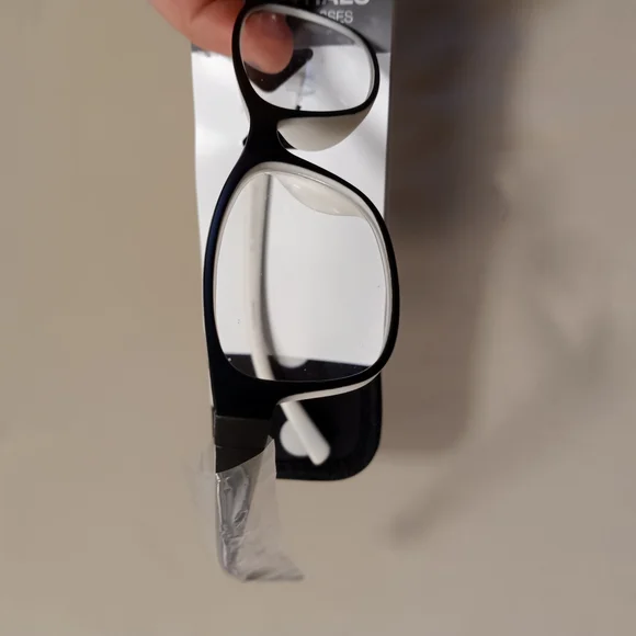 Foster Grant/Essentials Reading Glasses& Cases- 4 Pair +1.25 - Picture 6 of 8